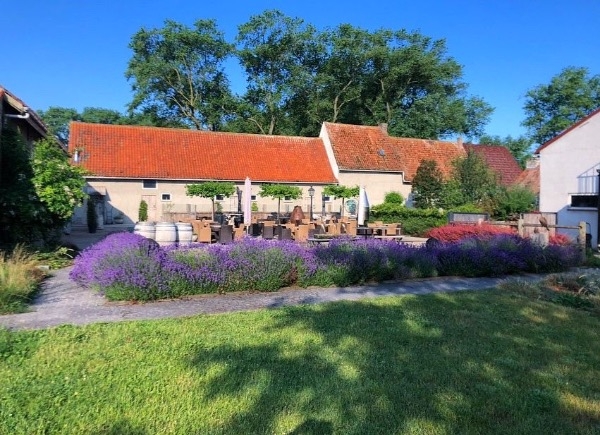De witte herdershoeve (DAMME)